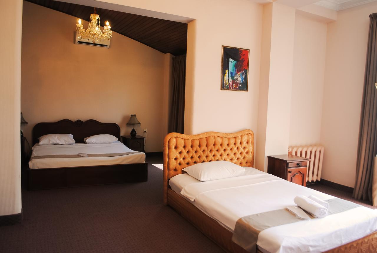 Hotel Sympatia 第比利斯 外观 照片